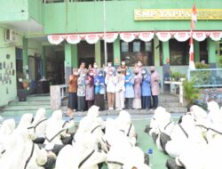 SMP Yappa Depok Bekerjasama dengan Puskesmas Abadijaya dan Badan Kependudukan dan Keluarga Berencana Nasional (BKKBN) Kota Depok melaksanakan penjaringan kesehatan.
