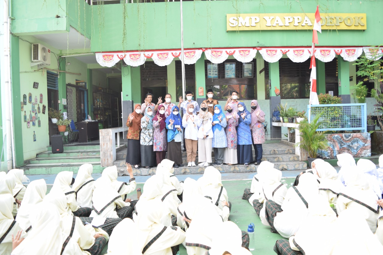 SMP Yappa Depok Bekerjasama dengan Puskesmas Abadijaya dan Badan Kependudukan dan Keluarga Berencana Nasional (BKKBN) Kota Depok melaksanakan penjaringan kesehatan.
