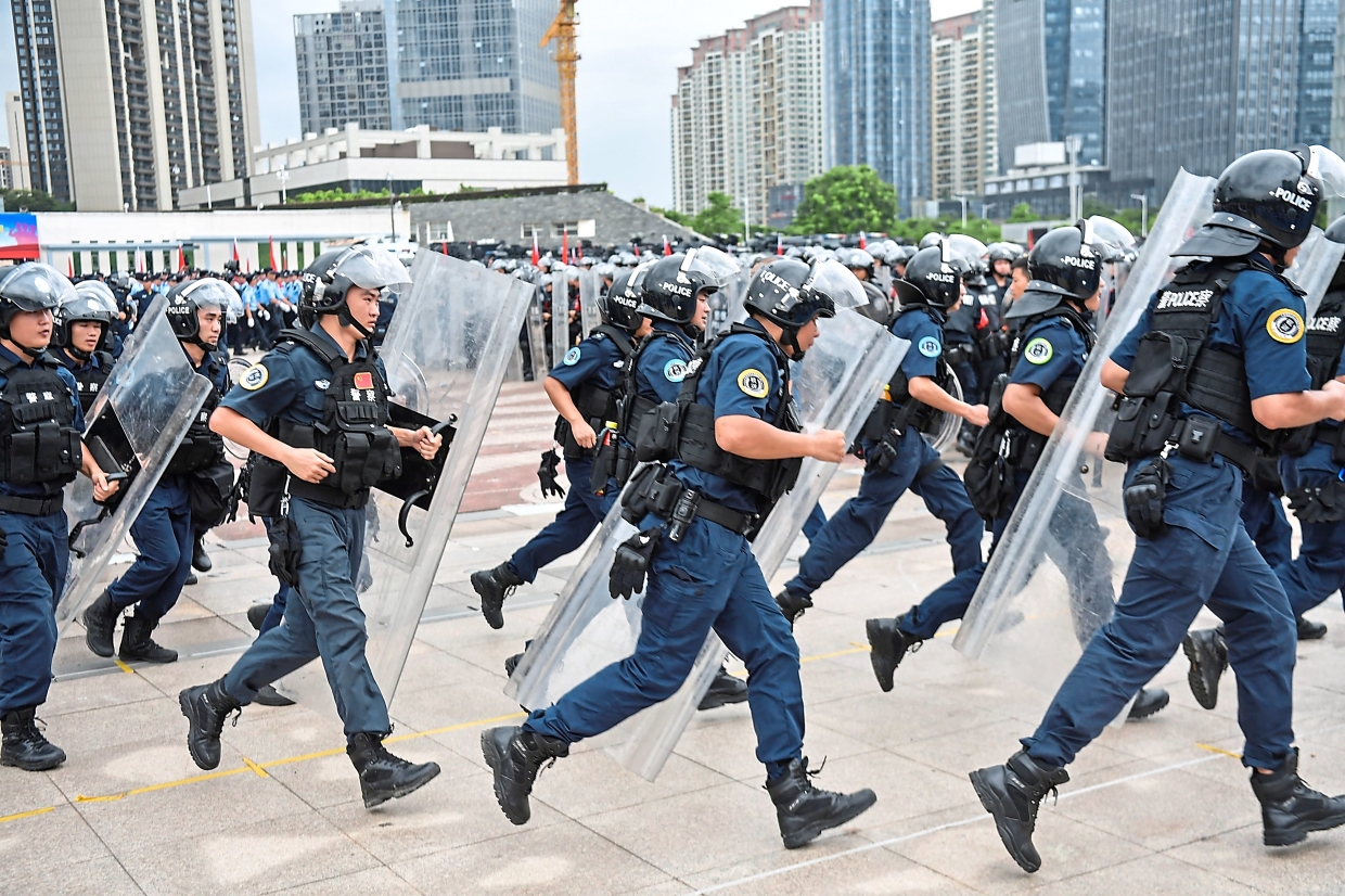 ilustrasi polisi china