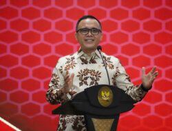 Azwar abas dan tenaga honorer