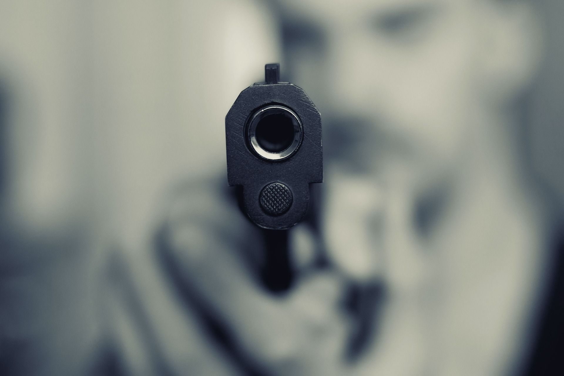 ilustrasi penodongan pistol