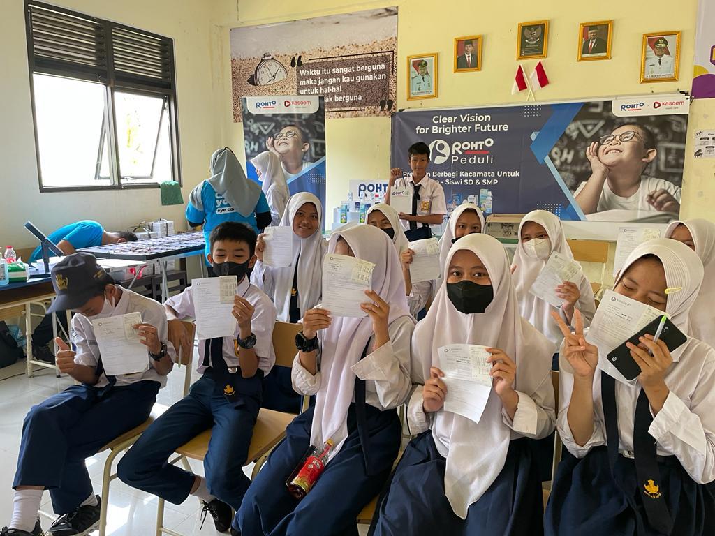 SMPN 10 bagi kacamata