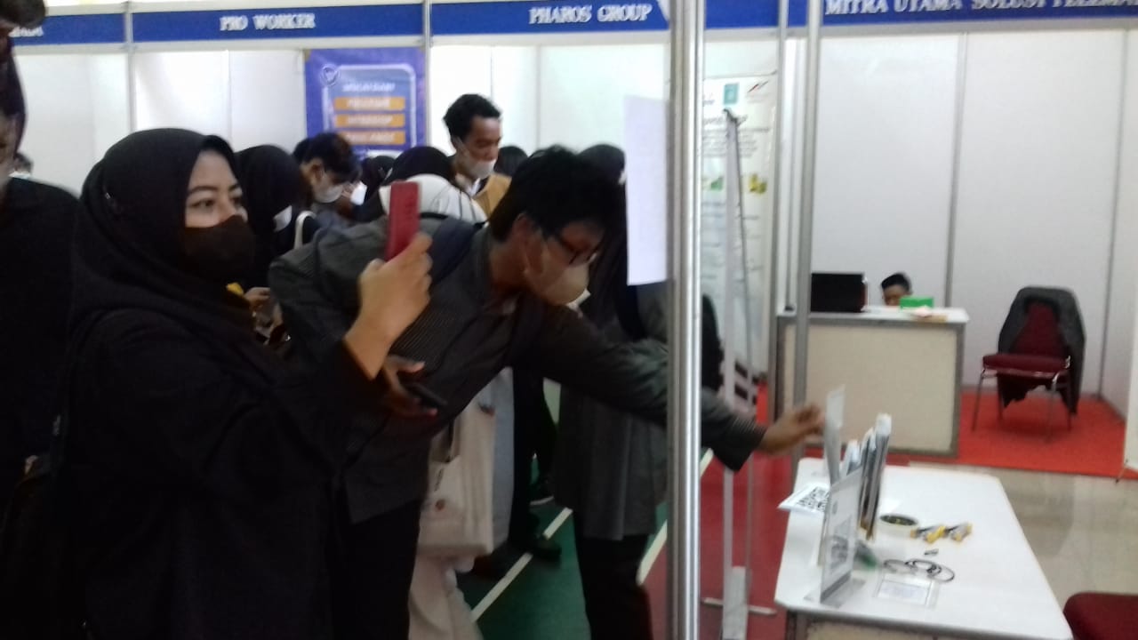 Kegiatan bursa kerja yang diadakan Disnaker Kota Depok untuk tekan angka pengangguran. (Irwan Supriyadi/Indonesiadaily)