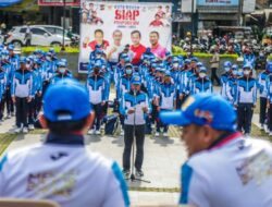 Walikota Bogor Bima Arya saat melepas kontingen Kota Bogor ke Porprov Jawa Barat. (foto: Istimewa) . Walikota Bogor Bima Arya saat melepas kontingen Kota Bogor ke Porprov Jawa Barat. (foto: Istimewa) .