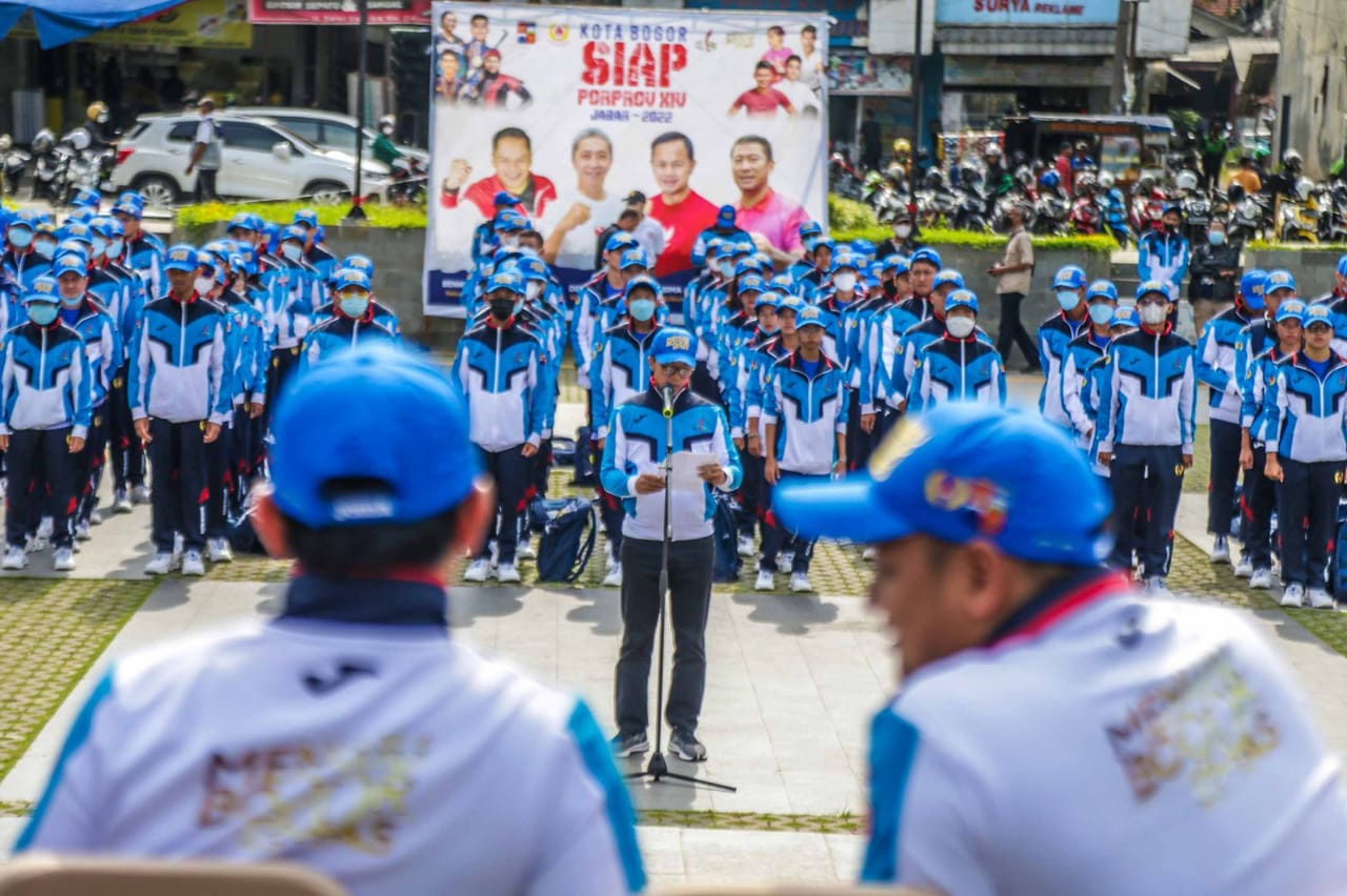 Walikota Bogor Bima Arya saat melepas kontingen Kota Bogor ke Porprov Jawa Barat. (foto: Istimewa) . 