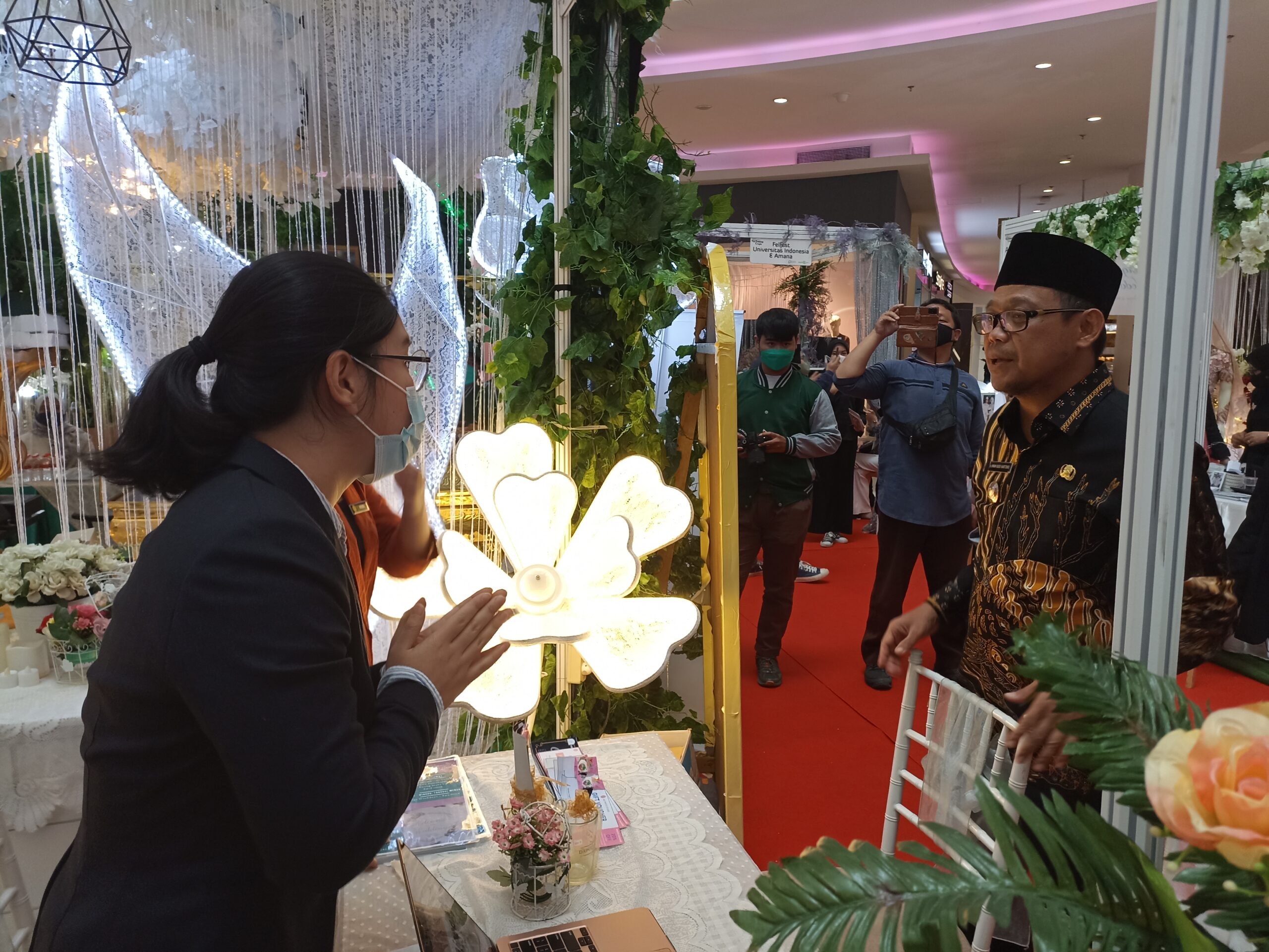 Wakil Wali Kota Depok Imam Budi Hartono saat menghadiri kegiatan Depok Wedding Expo di Pesona Square. (Foto: Nur Komalasari)