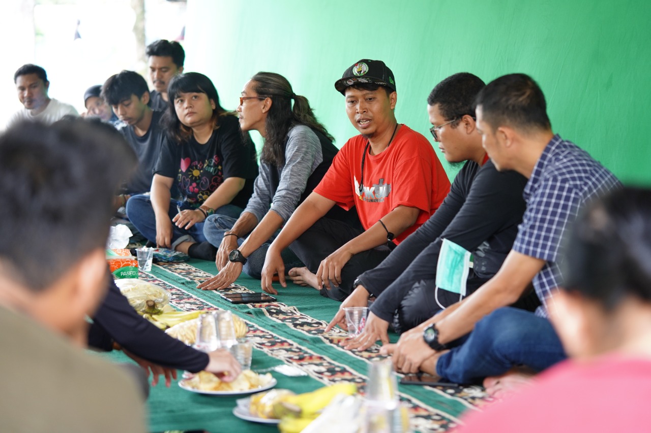 wartawan depok berikan bantuan