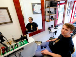 Barbershop terkecil di dunia (istimewa)