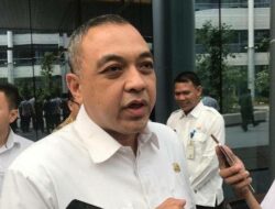 Bupati Tangerang Ahmed Zaki Iskandar usai memberikan sinyal pembentukan tangerang Tengah. (Istimewa)