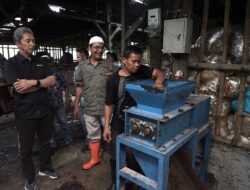 Wakil Wali Kota Bogor, Dedie A. Rachim saat mendatangi PT Fajar Sarana Niaga di Kecamatan Gunung Putri, Kabupaten Bogor (Foto: Istimewa)