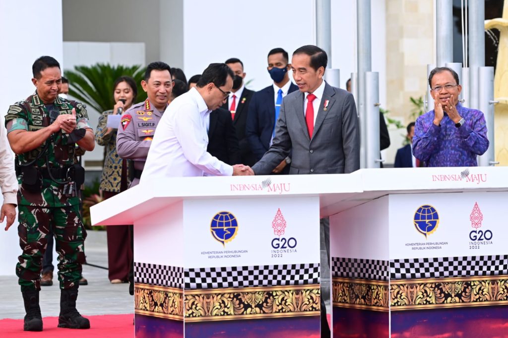 Presiden Jokowi saat meresmikan sejumlah infrastruktur di Provinsi Bali. (Foto: Istimewa)