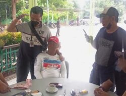 Polisi saat mengamankan oknum Ormas pelaku pemerasan (Foto: Ihya)