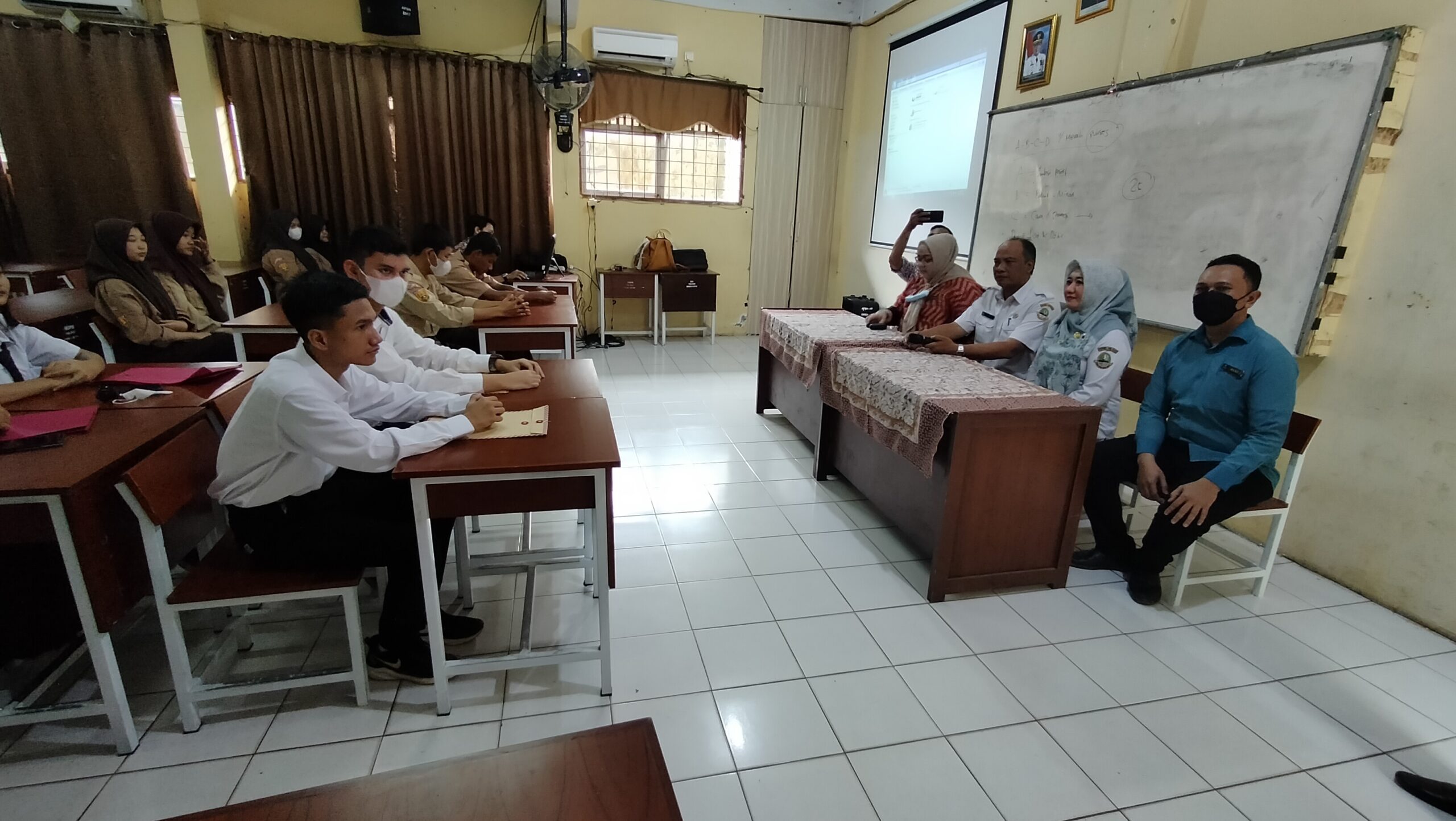 SMKN 2 Depok jalin