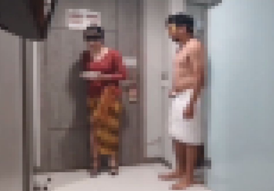 identitas kebaya merah