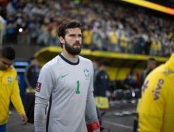 Alisson Becker 'Tidak Bekerja' Alisson Becker 'Tidak Bekerja'