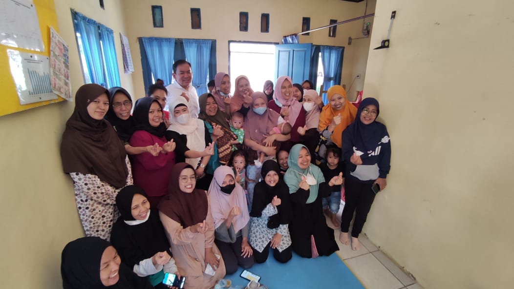 Dokter Spesialis Kulit dan Kelamin, Dr Raendi Rayendra kembali turun ke masyarakat untuk memberikan edukasi tentang kesehatan kulit. (Istimewa)