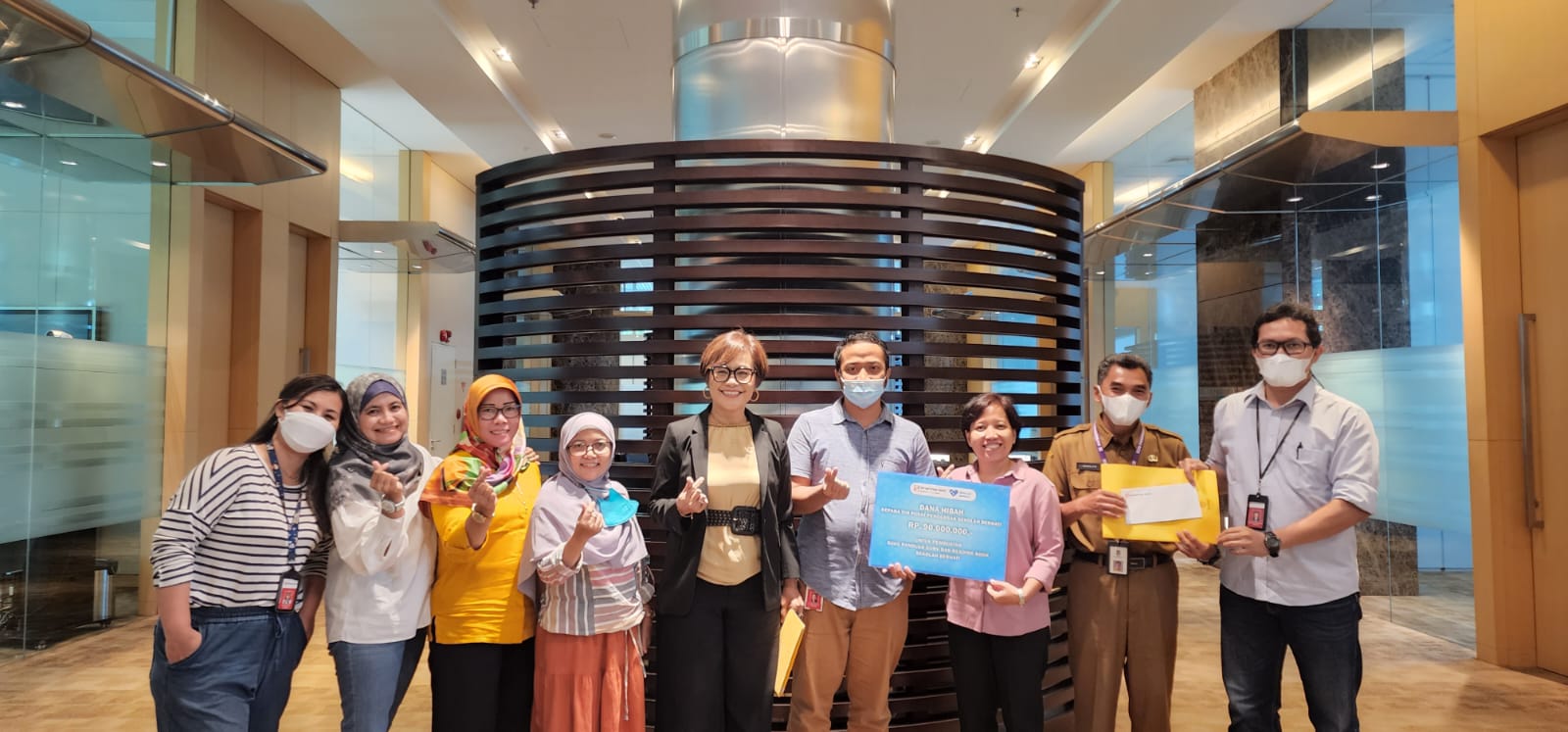 Sinar Mas Land memberikan bantuan untuk pendidikan. (Istimewa)
