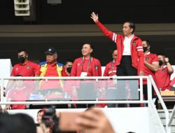 Presiden Joko Widodo beserta Ibu Iriana turut menyaksikan laga Piala AFF antara tim nasional sepak bola Indonesia melawan Thailand. (Istimewa) Presiden Joko Widodo beserta Ibu Iriana turut menyaksikan laga Piala AFF antara tim nasional sepak bola Indonesia melawan Thailand. (Istimewa)