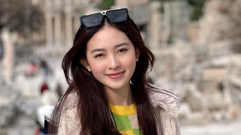 artis perempuan cantik 7