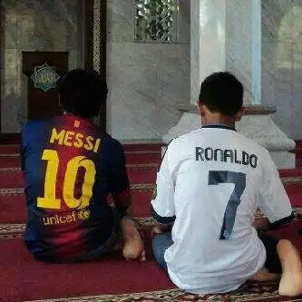 salah kostum 5