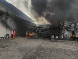 IMG-20230117-WA0035 Pabrik terbakar di Tangerang.