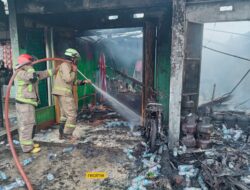 Ruko di Tangerang terbakar (ihya/indonesiadaily.net)
