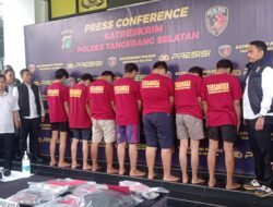 Suporter persita ditangkap (Ihya/indonesiadaily.net)