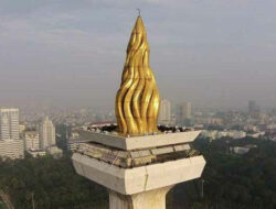 emas di puncak monas