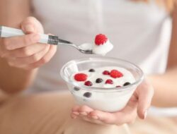 Self healing dengan makanan,salah satunya yoghurt (istimewa)