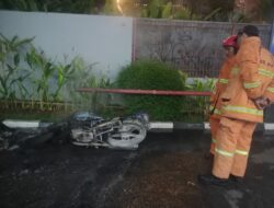 Sepeda motor terbakar di Bojongsari (Irwan/indonesiadaily.net)