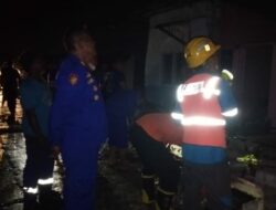 Angin puting beliung sebabkan rumah roboh
