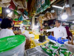 Jokowi cek harga ke Pasar Wonokromo Surabaya