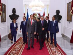 Jokowi terima kunjungan Sekjen dan para Menlu Negara ASEAN Presiden Joko Widodo (Jokowi) menerima kunjungan kehormatan bersama para Menlu ASEAN dan Sekretaris Jenderal ASEAN di Istana Merdeka, Jakarta, Jumat (3/2/2023).