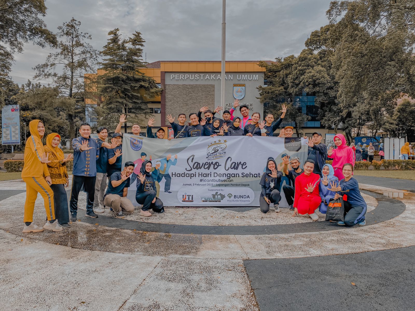 Savero Hotel Depok bersama IJTI-Pokja Wartawan Depok usai senam bareng ASN di lapangan Balaikota, Jalan Raya Margonda, Kecamatan Pancoran Mas, Kota Depok, Jumat (3/2/2023). Istimewa