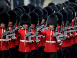 Topi tentara kerajaan Inggris. (Istimewa)