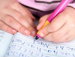 Cara ajarkan anak baca tulis (istimewa)
