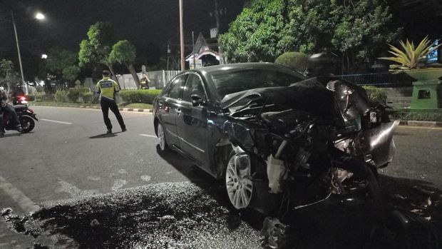 kecelakaan Wanita Tanpa Busana