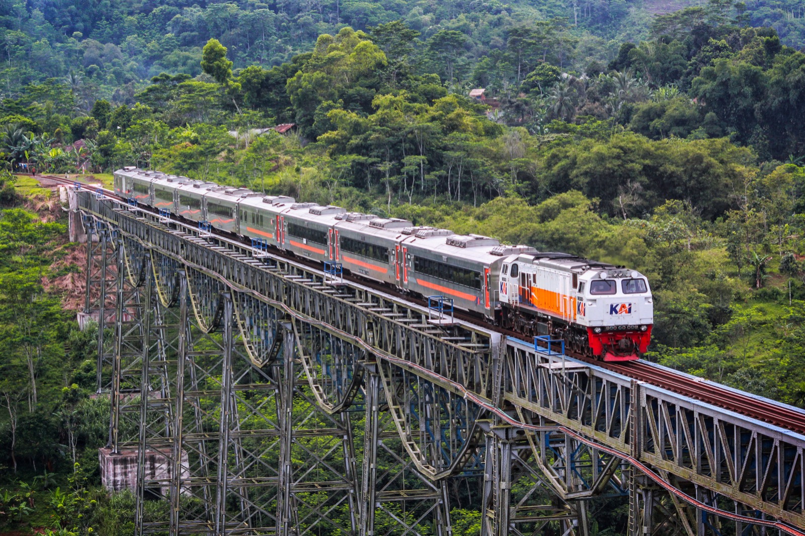 tiket kereta api lebaran 1