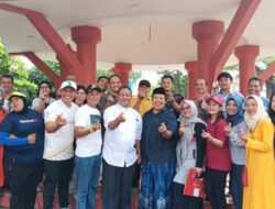 Caption: Anggota Dewan Perwakilan Rakyat Daerah Kota Tangerang dari Fraksi PDI Perjuangan Ledy M.P. Butar-Butar dan Plt Camat Serpong Utara Heru Sudarmanto, Lurah Paku Jaya Astari serta tokoh masyarakat hadir dalam acara Guyub Bersama Cluster Fedora, Tangerang Selatan.(Nesya Maulida/indonesiadaily.net)
