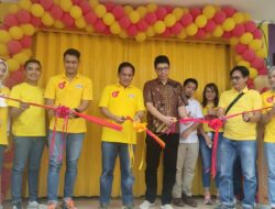 Pembukaan Mini Gerai IM3 di Jalan Sudamanik, Cibunar, Kec. Parung Panjang, Kabupaten Bogor, Selasa (14/03/2023). (Ibnu Galansa/Indonesiadaily.net)