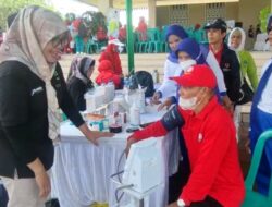 Ratusan lansia mendapat pemeriksaan kesehatan gratis. (Istimewa/ Indonesiadaily.net)