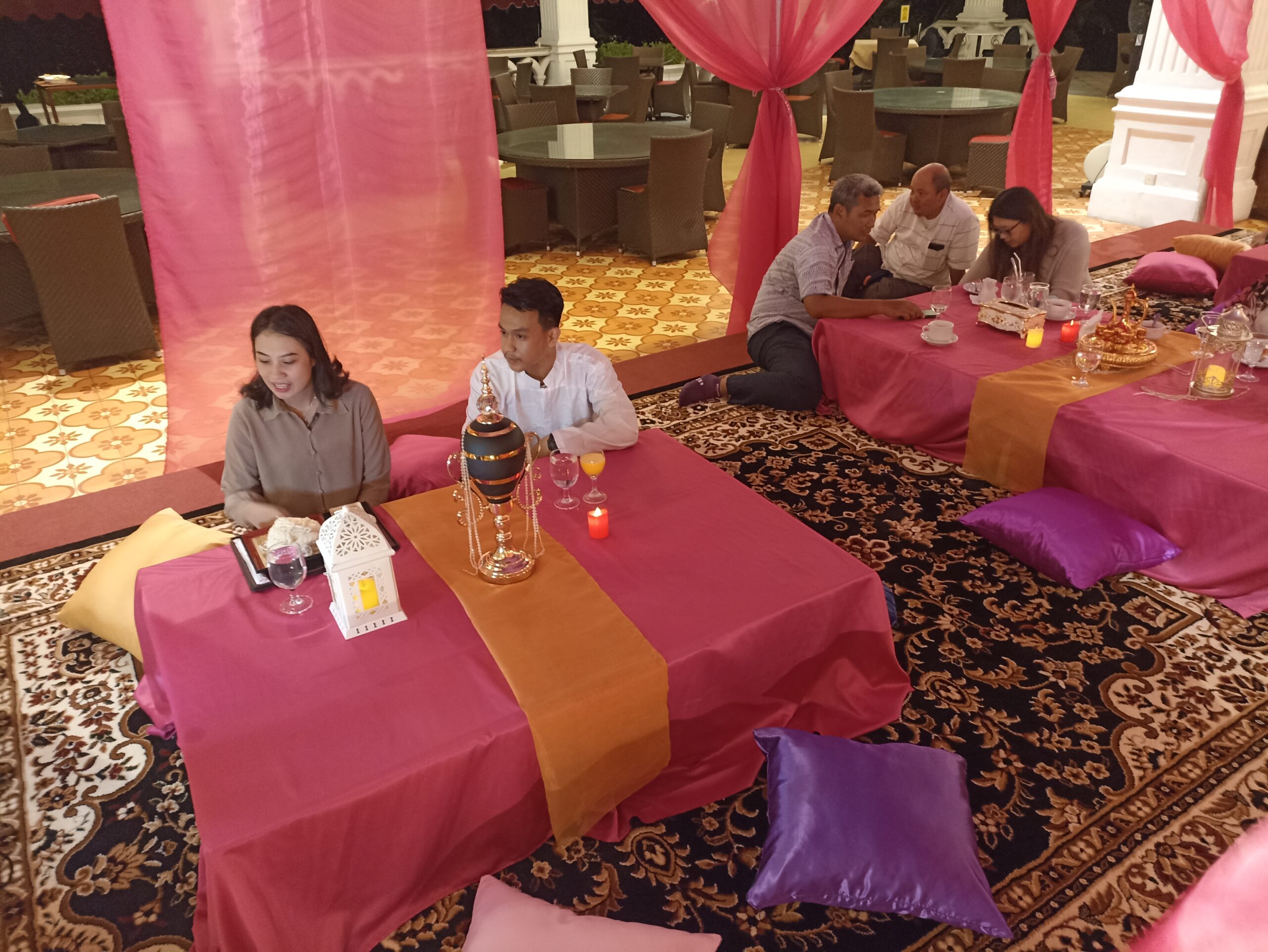 Suasana lounge di Emeralda Glof Club. (Istimewa/ Indonesiadaily.net)