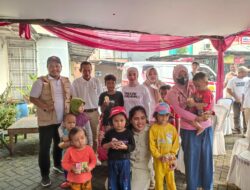 Anggota DPRD Kota Depok Rienoba Serry Donie saat Baksos Pengobatan Gratis dan Revolusi Putih di Kelurahan Cimpaeun, Kecamatan Tapos, Depok, Sabtu (12/3/2023). Foto : Istimewa