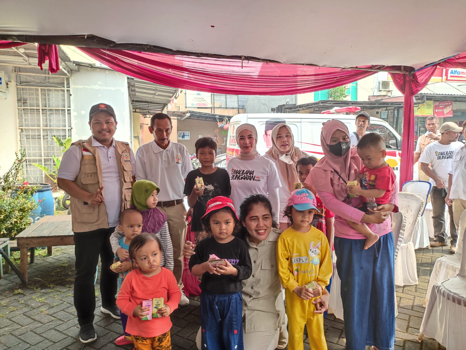 Anggota DPRD Kota Depok Rienoba Serry Donie saat Baksos Pengobatan Gratis dan Revolusi Putih di Kelurahan Cimpaeun, Kecamatan Tapos, Depok, Sabtu (12/3/2023). Foto : Istimewa
