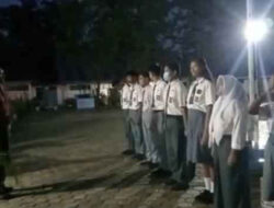 Siswa SMA di NTT masuk sekolah saat masih lagi buta. (Istimewa) Siswa SMA di NTT masuk sekolah saat masih lagi buta. (Istimewa)