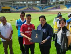 Erick Thohir saat mengunjungi Stadion Manahan Solo (PSSI)