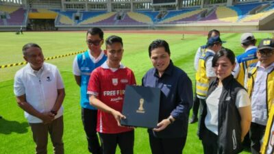 Erick Thohir saat mengunjungi Stadion Manahan Solo (PSSI)