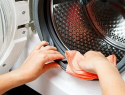 Intip Tips Cara Bersihkan Mesin Cuci Agar Tidak Berbau