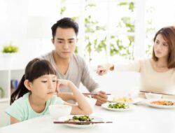 Memaksa anak makan.(istimewa/Indonesiadaily.net)