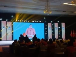 Dave yang sempat sebut Wamendag sebagai Menpora saat kegiatan dalam acara Pembukaan Musyawarah Besar DPP Gerakan Advokasi dan Hukum KOSGORO 1957, Merlynn Park Hotel, Jakarta Pusat, Sabtu (1/4/2023). (istimewa) Dave yang sempat sebut Wamendag sebagai Menpora saat kegiatan dalam acara Pembukaan Musyawarah Besar DPP Gerakan Advokasi dan Hukum KOSGORO 1957, Merlynn Park Hotel, Jakarta Pusat, Sabtu (1/4/2023). (istimewa)